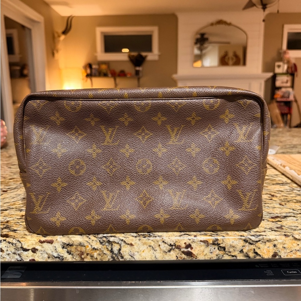 Louis Vuitton Trousse 28 cosmetic bag